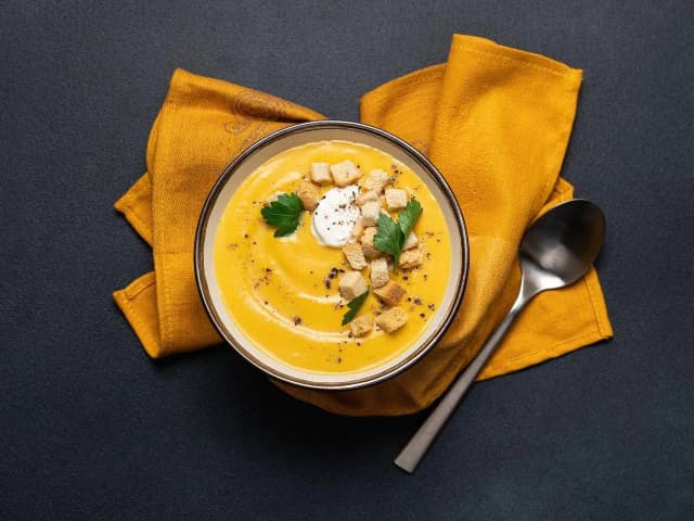Z czym podawać zupę dyniową, aby zaskoczyć swoich gości? Z czym podawać zupę dyniową, aby zaskoczyć swoich gości?