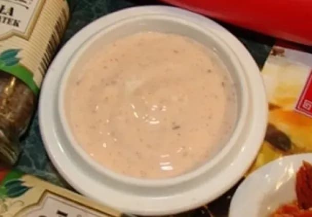 Jaki sos do sałatki gyros? Odkryj pyszne przepisy i porady Jaki sos do sałatki gyros? Odkryj pyszne przepisy i porady