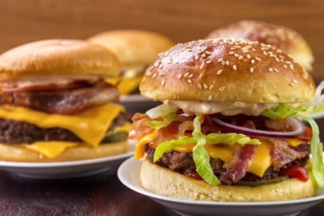 Jak zrobić domowe burgery - łatwy przepis na pyszne danie bez błędów Jak zrobić domowe burgery - łatwy przepis na pyszne danie bez błędów