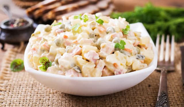 Ile kalorii ma sałatka warzywna z majonezem? Zaskakujące fakty! Ile kalorii ma sałatka warzywna z majonezem? Zaskakujące fakty!