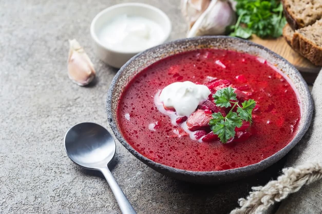 Jakie przyprawy do zupy buraczkowej, by wydobyć najlepszy smak? Jakie przyprawy do zupy buraczkowej, by wydobyć najlepszy smak?