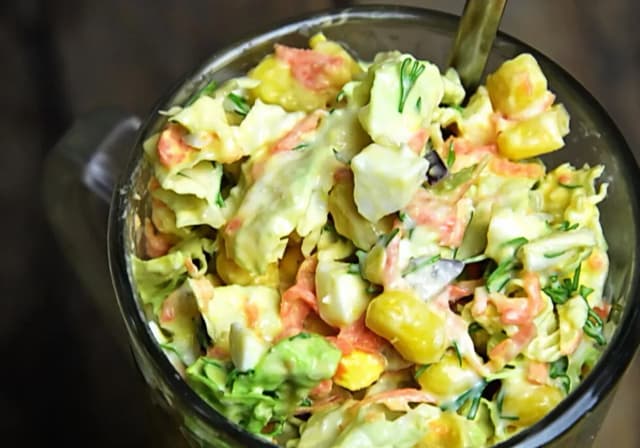 Jak zrobić sałatkę z kapusty pekińskiej - prosta i smaczna receptura Jak zrobić sałatkę z kapusty pekińskiej - prosta i smaczna receptura