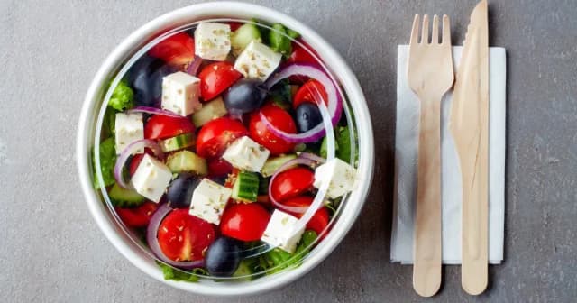 Gdzie kupić gotowe sałatki? Odkryj najlepsze miejsca i oferty Gdzie kupić gotowe sałatki? Odkryj najlepsze miejsca i oferty