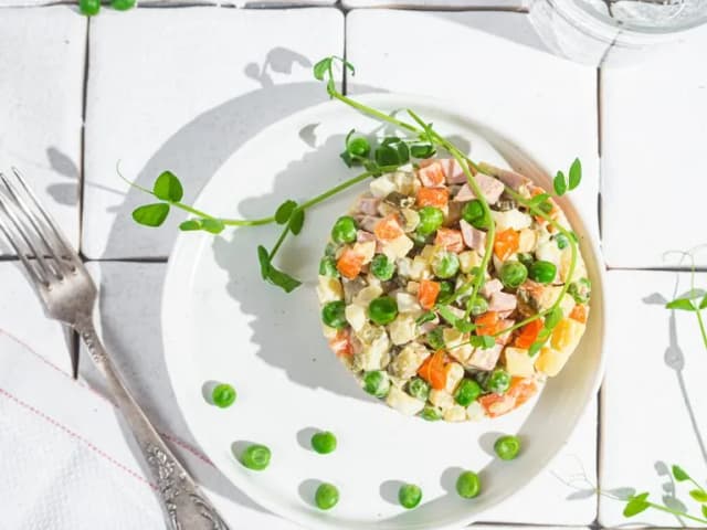 Czy sałatka jarzynowa jest lekkostrawna? Odkryj, co wpływa na trawienie Czy sałatka jarzynowa jest lekkostrawna? Odkryj, co wpływa na trawienie