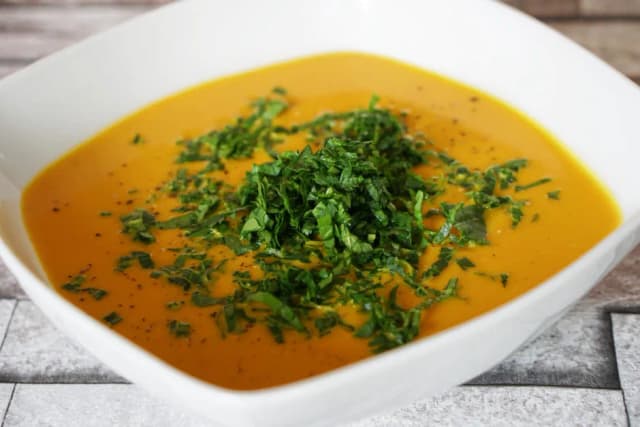 Jak przyprawić zupę dyniową, aby uzyskać wyjątkowy smak i aromat Jak przyprawić zupę dyniową, aby uzyskać wyjątkowy smak i aromat