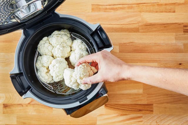 Ile gotować warzywa na sałatkę w szybkowarze, aby były idealne? Ile gotować warzywa na sałatkę w szybkowarze, aby były idealne?