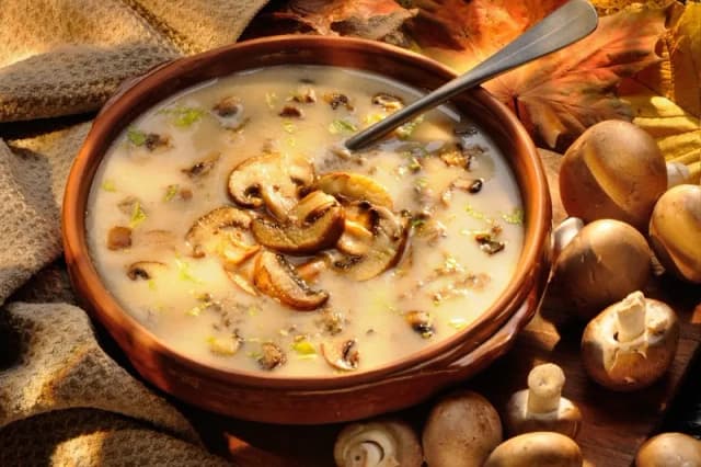 Czym doprawić zupę grzybową, aby uniknąć mdłego smaku? Czym doprawić zupę grzybową, aby uniknąć mdłego smaku?