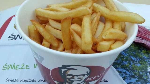 Duże frytki KFC ile gram? Zaskakująca waga i kalorie! Duże frytki KFC ile gram? Zaskakująca waga i kalorie!