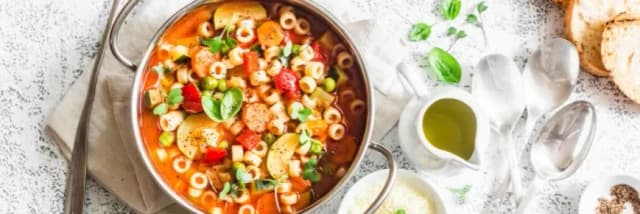 Jakie zupy z makaronem przygotować, by zachwycić rodzinę? Jakie zupy z makaronem przygotować, by zachwycić rodzinę?