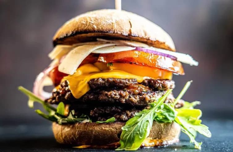 Co do burgera wołowego: najlepsze składniki i przepisy na smakowite burgery Co do burgera wołowego: najlepsze składniki i przepisy na smakowite burgery