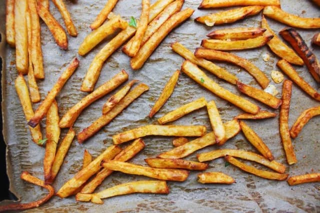 Ile się robi frytki w piekarniku? Odkryj sekrety idealnych frytek Ile się robi frytki w piekarniku? Odkryj sekrety idealnych frytek