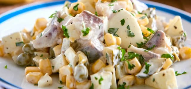 Jak zrobić sałatkę śledziową, która zachwyci Twoich gości? Jak zrobić sałatkę śledziową, która zachwyci Twoich gości?